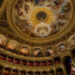 Vom Text zum Raumerlebnis: Wie Dramaturgie und Regie meisterhafte Bühnenmomente erschaffen
